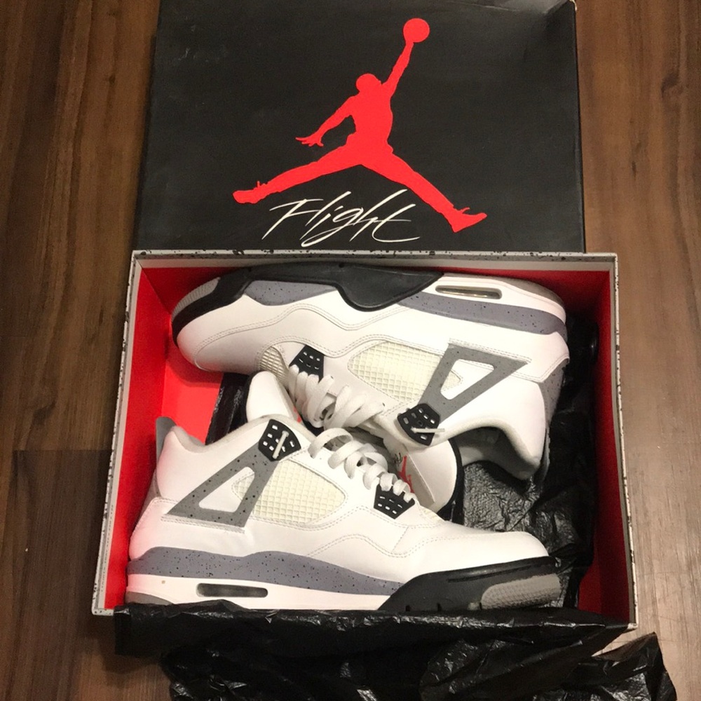 Air Jordan 4 Retro
